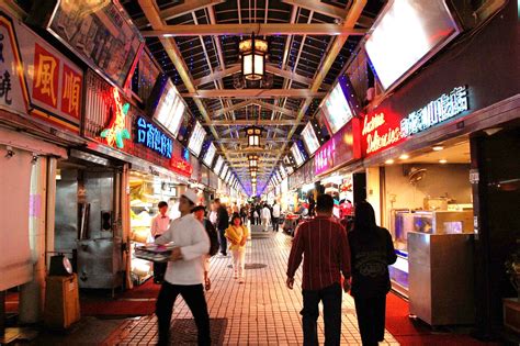 shopping in taipei.
